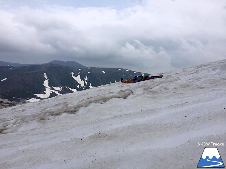 7月でも滑れる！大雪山黒岳～北鎮岳、残雪スノーボード滑走♪
